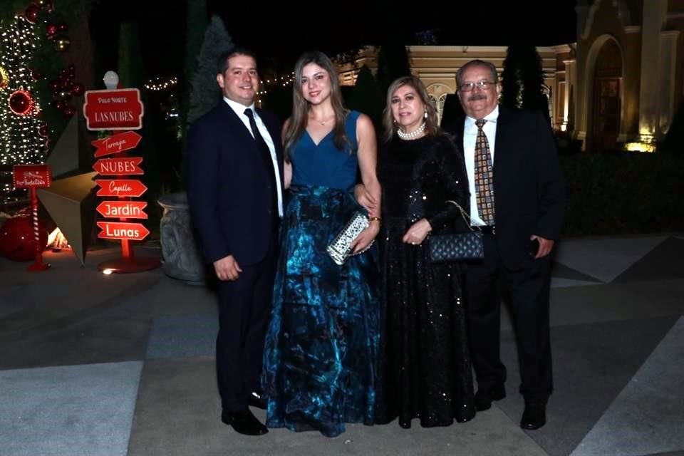 Juan Hernández Borjas, Griselda Garza de Hernández ,Aurora Borjas de Hernández y Juan Hernández González