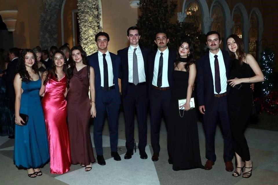 Ana Fernández, Ana Fernanda Pedraza, Bárbara Mora, Franco González, Roberto de Sana, Carlo González Pedraza,  Sofía Rodriguez, Omar González Pedraza y Paula Galicia