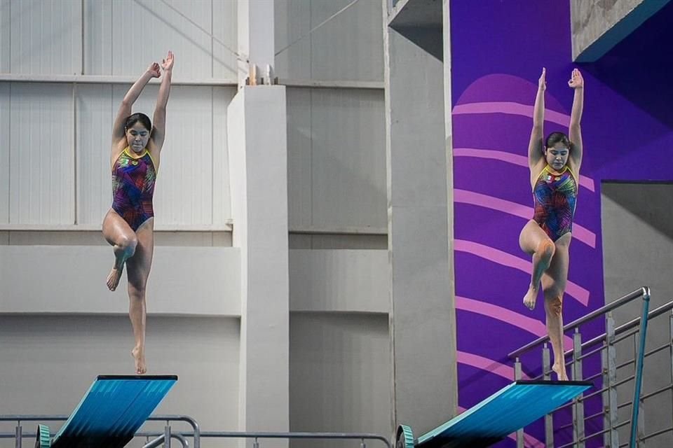 Mía y Lía Cueva subieron a lo más alto del podio.