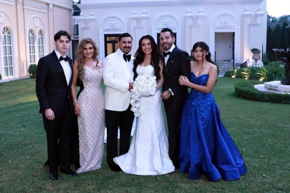 Diego Rodríguez, Alicia Donías Alanís, Maximiano Carbajal Pedraza, Alexa Valeria Rodríguez Donías, Alejandro Rodríguez Vega y Renata Rodríguez