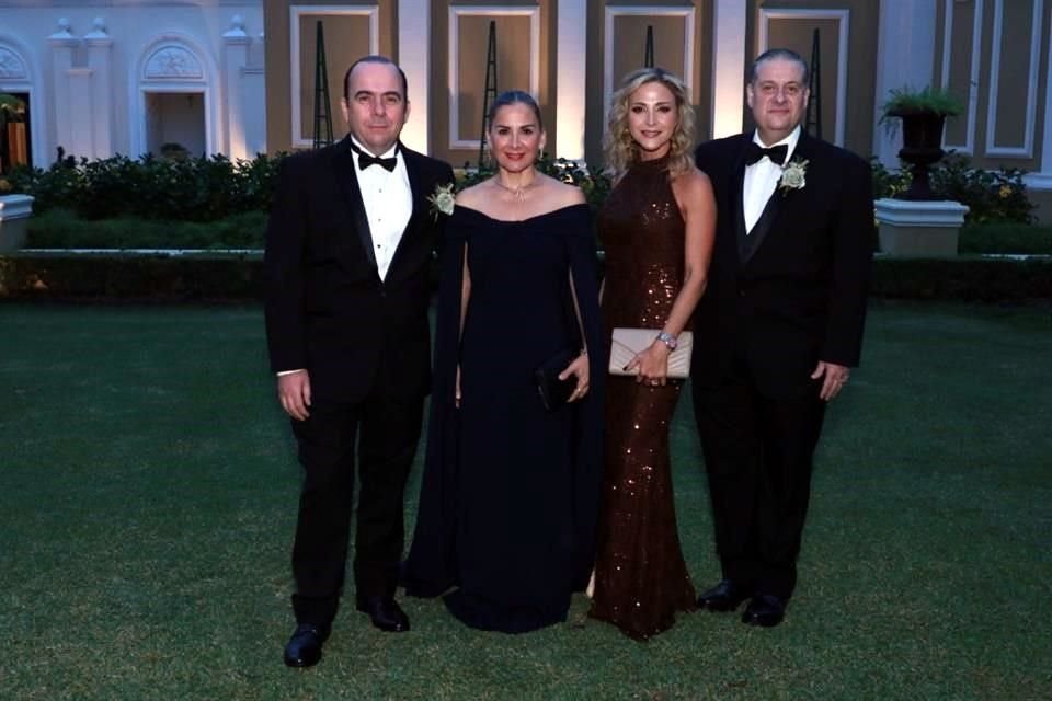 Jesús Tamez, Maru Elizondo, Mima Garza de Garza y Abelardo Garza