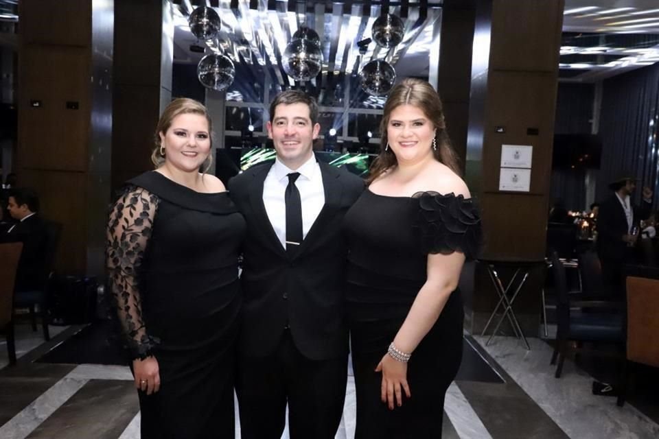 Andrea Ontiveros, Antoni Mathews y Paola Ontiveros