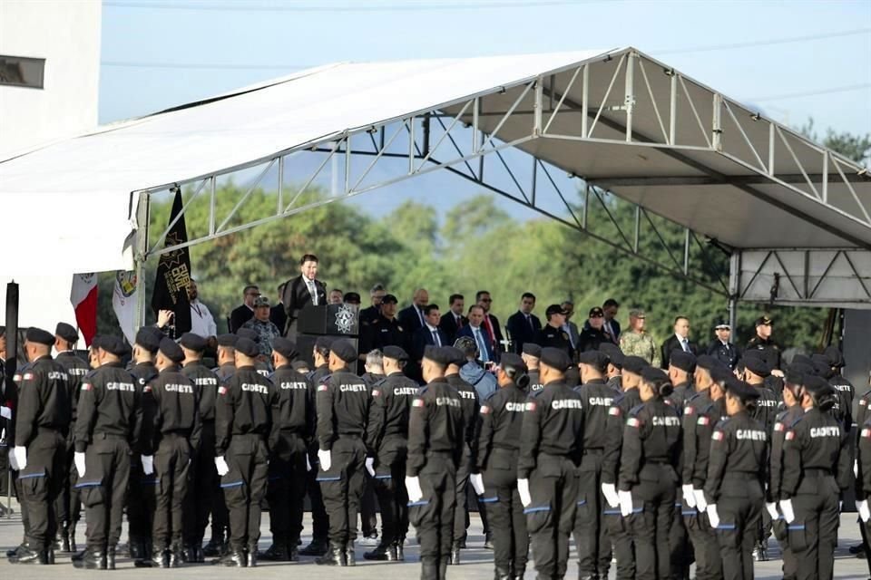 Además del anunció de los nuevos elementos, el Gobernador informó la adquisición de vehículos y equipamiento.