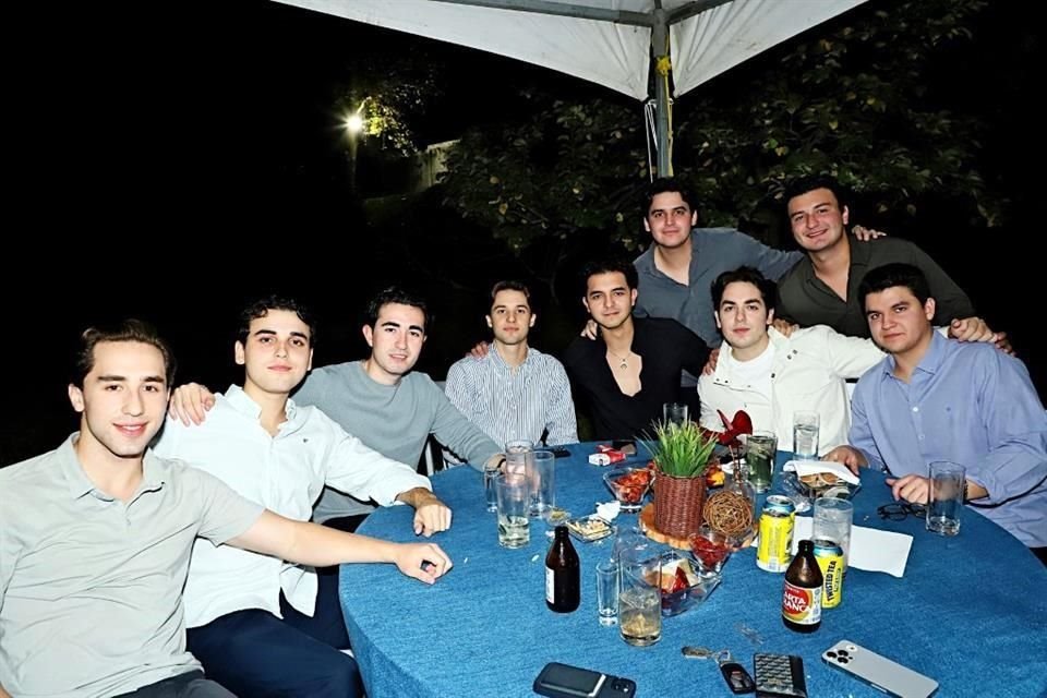 Carlos Sagaón, Eduardo de León, Fernando Elizondo, Sebastián Elizondo, Emiliano Treviño, Patricio Luna, Diego Vallarta, Adrián Ramos y Fernando González