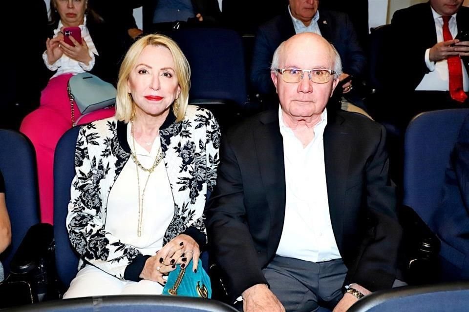 Sulamit Villarreal de Elizondo y José Gerardo Elizondo