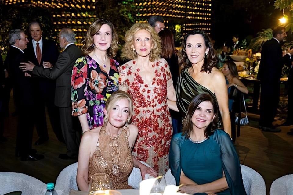 Claudia Garza de Zambrano, Evangelina Ibarra de Hauser, Maty Marino de Jasso, Bárbara Herrera de Garza y Edna García de Martínez