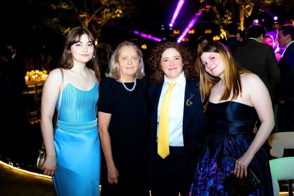 Mila Meyer Garza, Merici Garza Sada, Cristina Sada Segovia y Catharina Meyer Garza