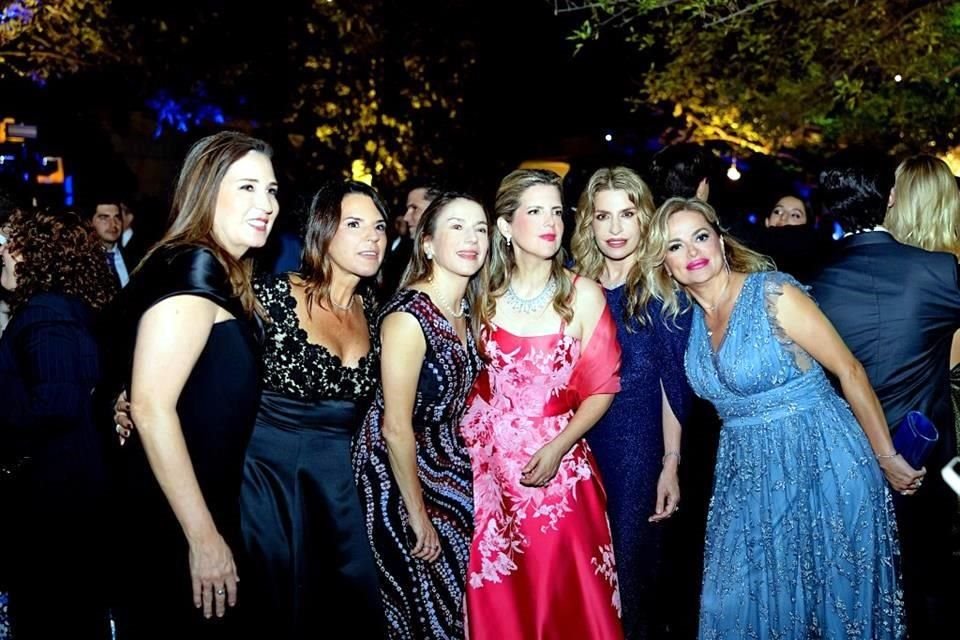 Tatis Barrera, Paulina Garza, Vanina González de Sada, Queta Hinojosa y Gaby Múzquiz de Elizondo