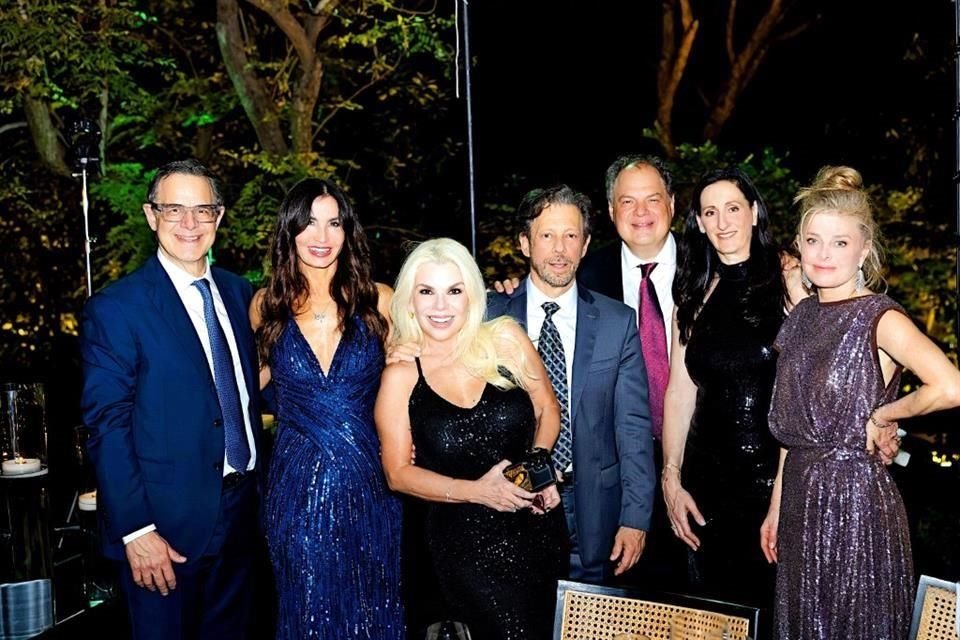 Moisés Woldenberg, Helen de Woldenberg, Lizzie Barrera, Alonso Ayala, Joseph Woldenberg, Ivette de Woldenberg y Gabriela Roché de Ayala