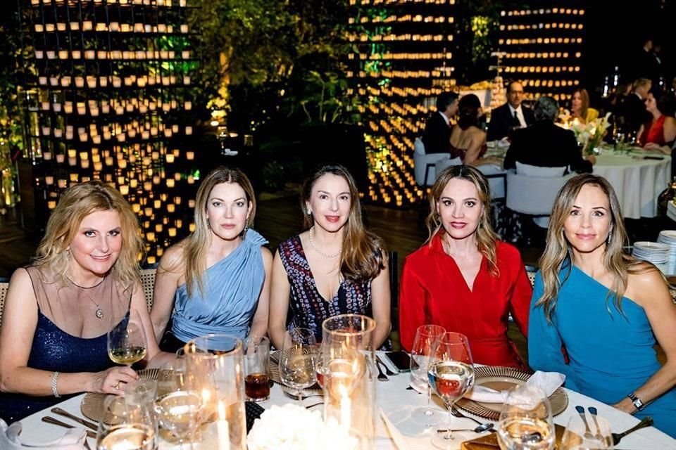 Fabiola Garza Sada de Meyer, Alejandra Domínguez de Fernández, Paulina Garza, Caty Macías de Milmo y Bárbara Farías de Herrera