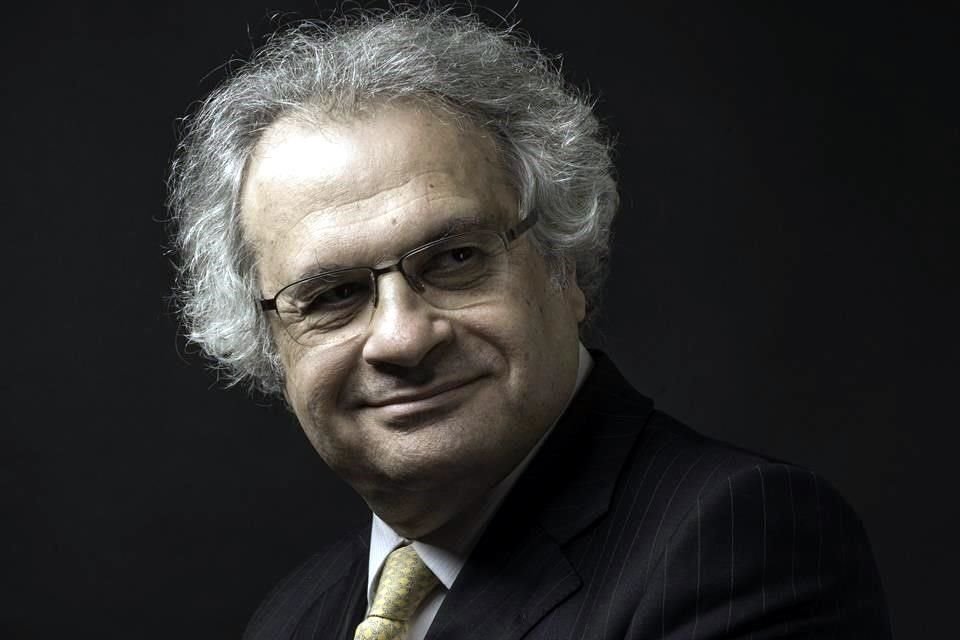 Amin Maalouf recibe este sábado el Premio FIL de Literatur en Lenguas Romances 2025, en el marco de la Feria Internacional del Libro de Guadalajara.