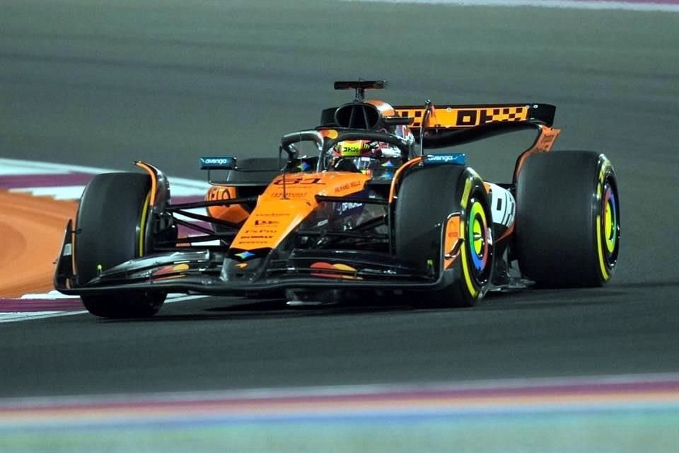 Oscar Piastri aguantó en la largada y pudo mantenerse puntero para llevarse la victoria en la última carrera sprint de la temporada.