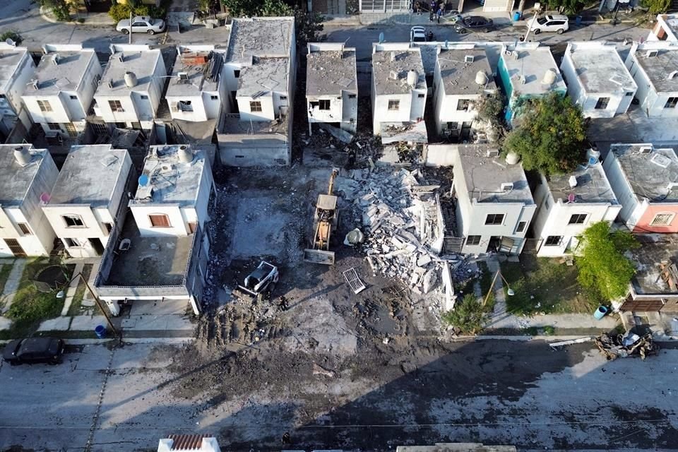 El viernes pasado, a las 20:43 horas, se reportó la explosión en una casa de la calle Olmo Siberiano, en el Fraccionamiento Los Olmos, donde presuntamente almacenaban pirotecnia.