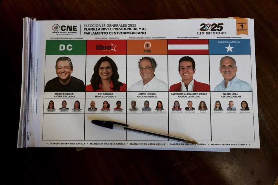 Una boleta para la elección presidencial en Tegucigalpa, el 30 de noviembre del 2025.
