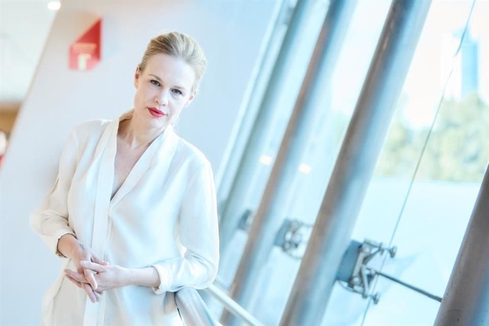 'Creo que la luz y la oscuridad no son tan fáciles de separar', admite la narradora.