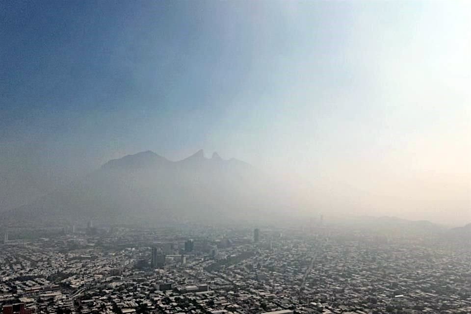 Autoridades han omitido actualizar los límites de contaminantes que las industrias liberan.