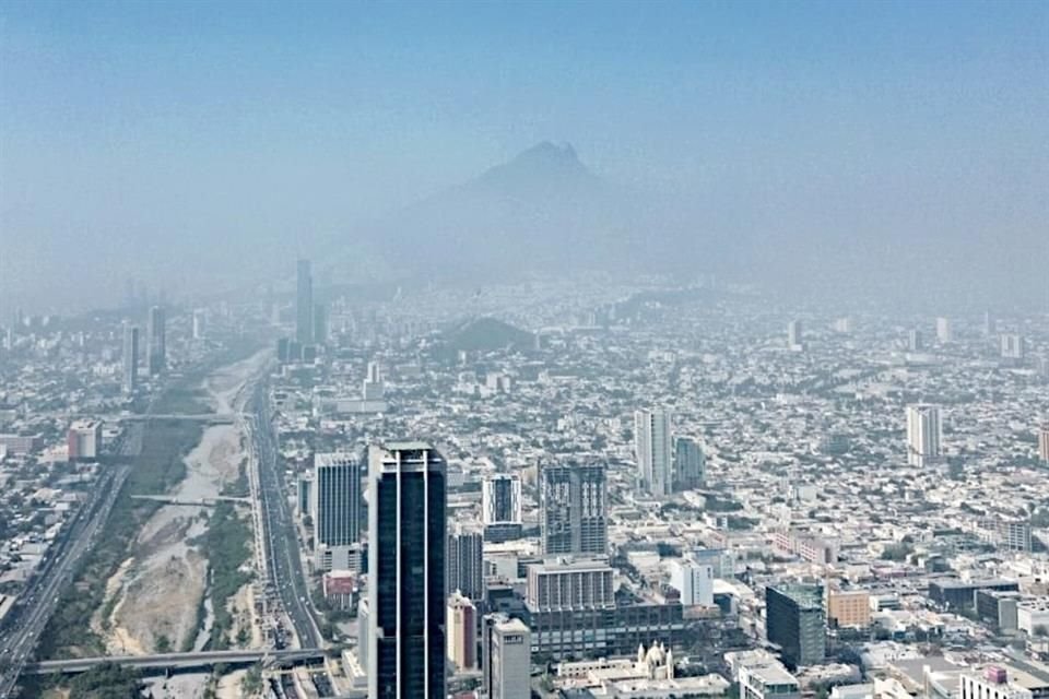 Auge de manufactura y reciclaje de residuos en Monterrey colabora a que habitantes padezcan peores niveles de contaminación en Norteamérica.