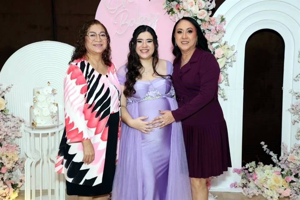 Nelly Ramírez Ramos, Karen Escajadillo de Carrillo y Fina Romero de Escajadillo