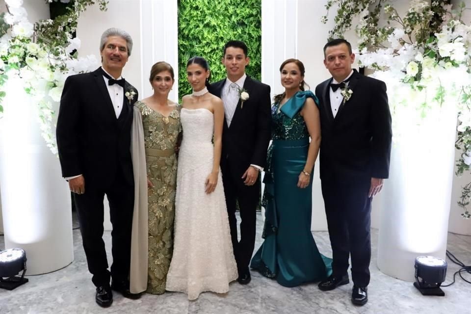 Julio César Molina Rodríguez, Carmen Barrientos de Molina, Melissa Molina Barrientos, Jorge Miguel Puente Cortina, Brenda Cortina de Puente y Jorge Puente