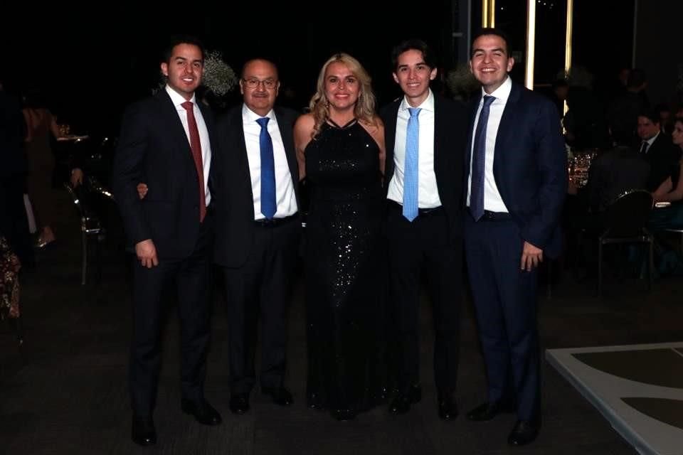 Venancio Hernández, Patricia Macías, Venancio Hernández, Alejandro Hernández y Diego Hernández