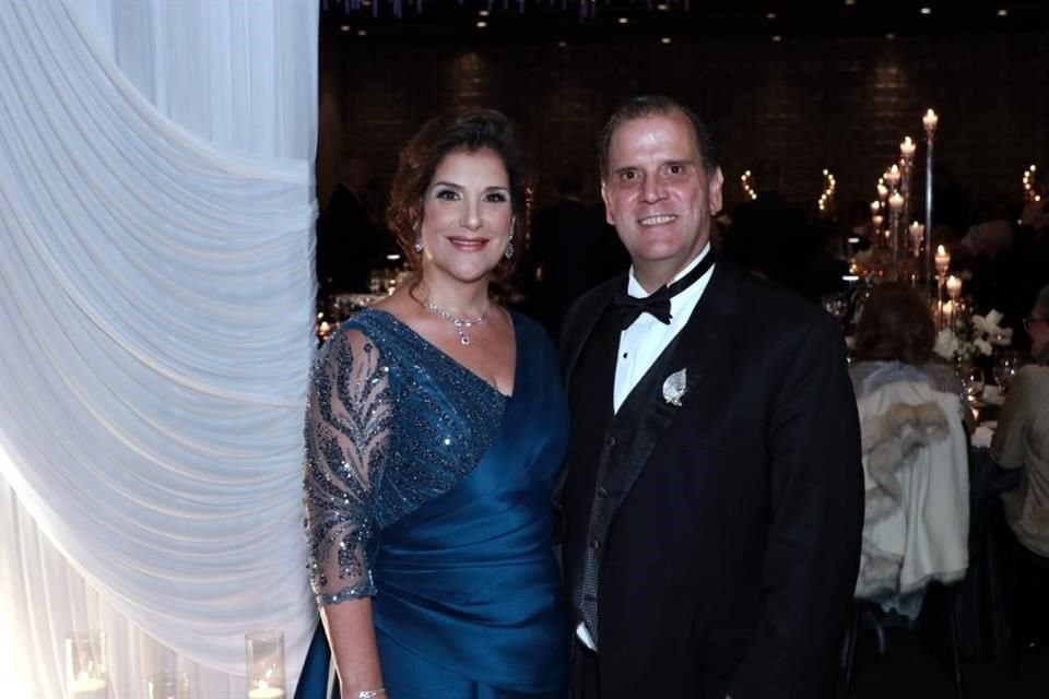 Gloria Jezzini de Martínez y Adrián Martínez Villarreal