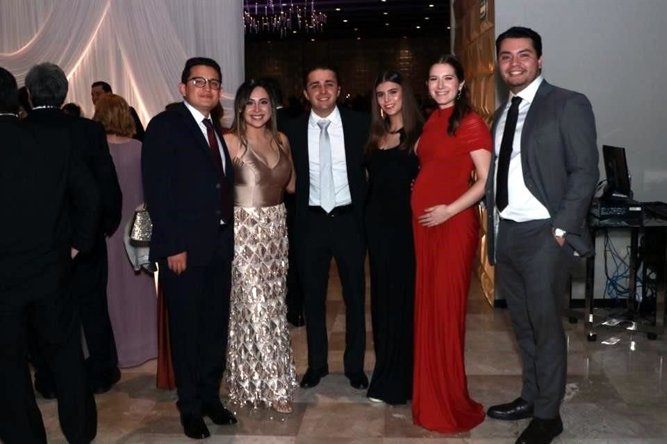 Carlos Hinojosa, Andrea Pelayo, Adrián Treviño, Celeste Martínez, Kaory Tamez y Pablo Góngora