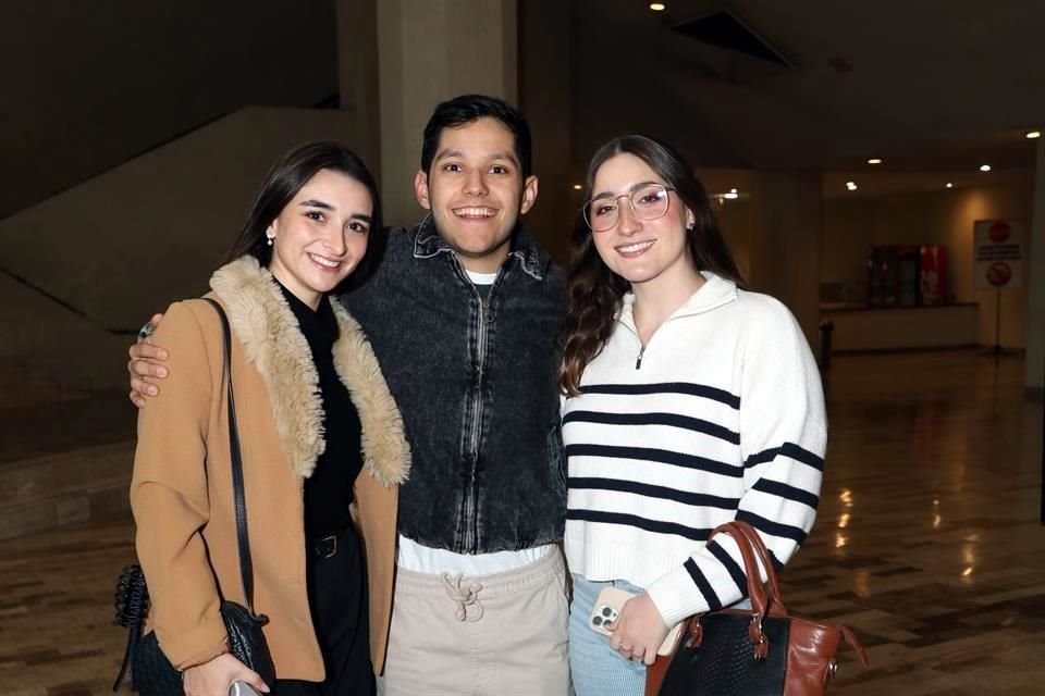 Violeta Valdez, José LUis León y Nicol Lomelín