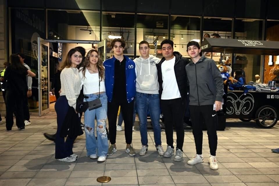 Valeria, Laura, Orlando, Mauricio, Óscar, Mauricio