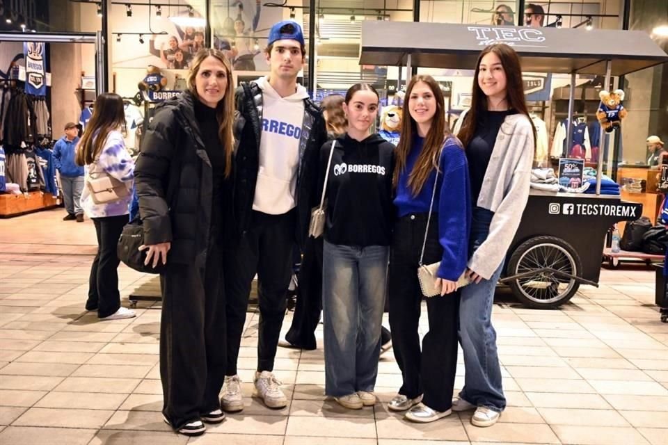 Marcela González, Marcelo González. Renata Bachman, Andrea González y Jimena Elizondo