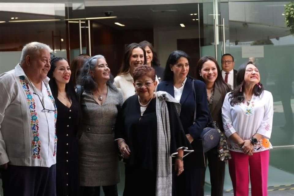 Las candidatas a la FGR fueron llevadas por senadores para la sesión del Pleno en donde se elegirá a una de ellas en votación.