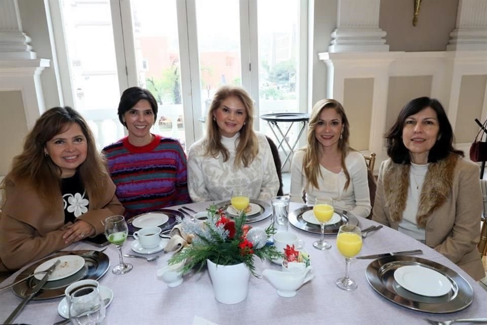 Rosy González de Martínez, Miriam de Giberti, Alba de Ortiz, Marce de Porras y Lily de Elizondo