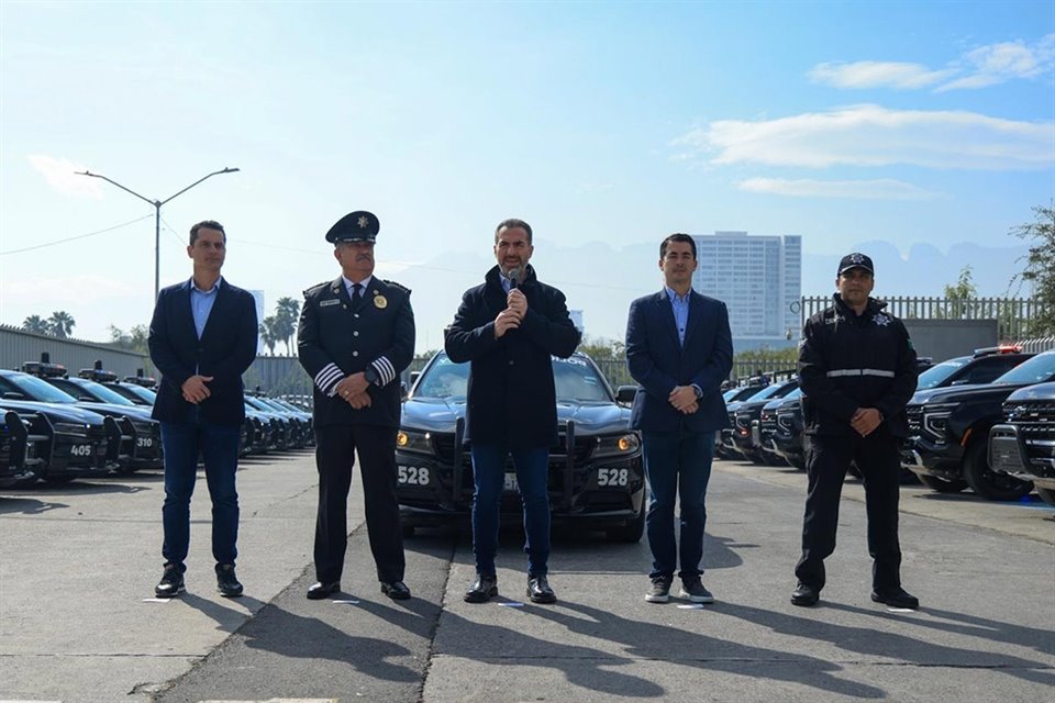 El munícipe dijo que las torretas inteligentes tienen seis cámaras fijas, cada una conectada al C4, pueden realizar detecciones faciales y lectura de placas, asimismo pueden ser manipuladas dentro de la patrulla o desde el Centro de Comando.