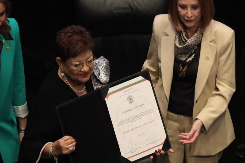 Ernestina Godoy rindió protesta en el Senado y asumió como Fiscal General de la República.