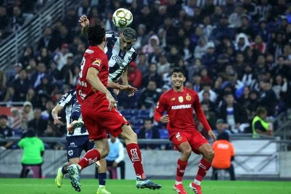 Al minuto 39', Germán Berterame recibió un centro por derecha y conectó de cabeza para poner el 1-0.