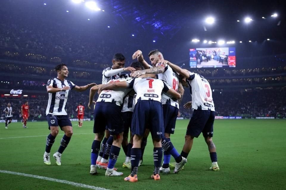 El festejo rayado tras conseguir la ventaja.