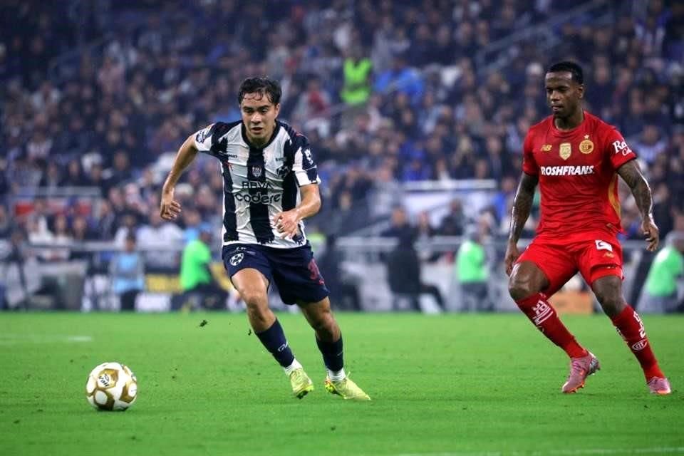 Íker Fimbres aprovechó la titularidad que le dio el DT español y respondió con una buena actación.