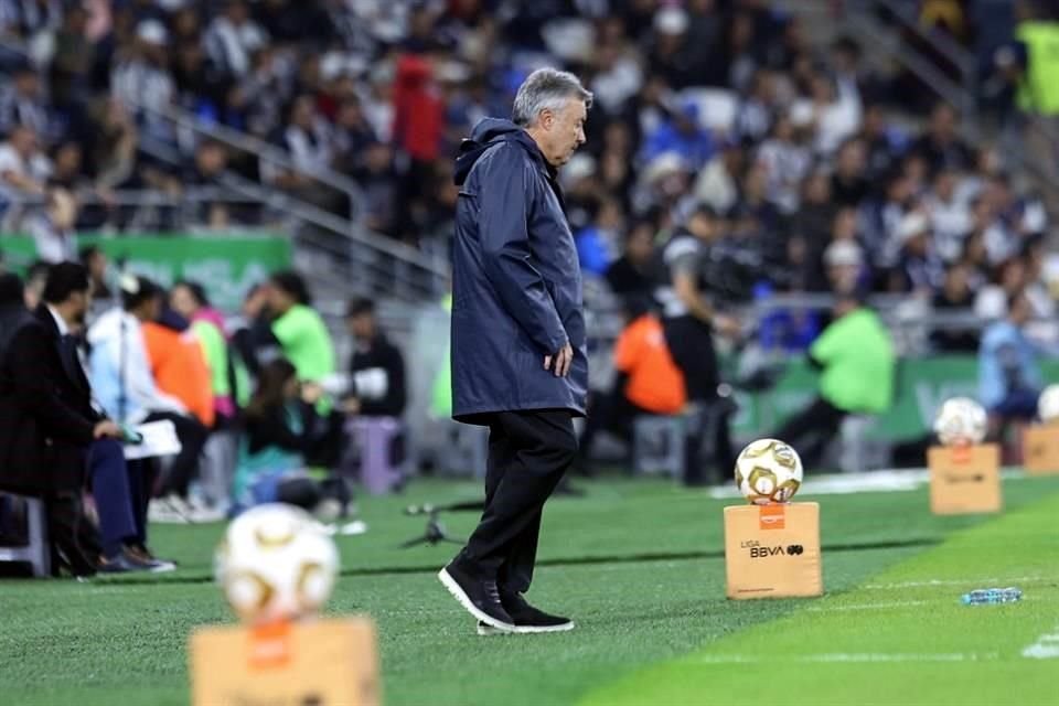 Torrent daba indicaciones desde su zona técnica.