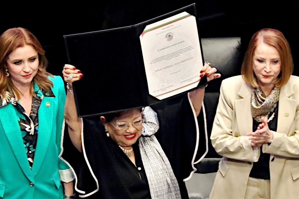 Tras una votación, el Senado eligió a Ernestina Godoy como la nueva Fiscal General de la República por los próximos 9 años.