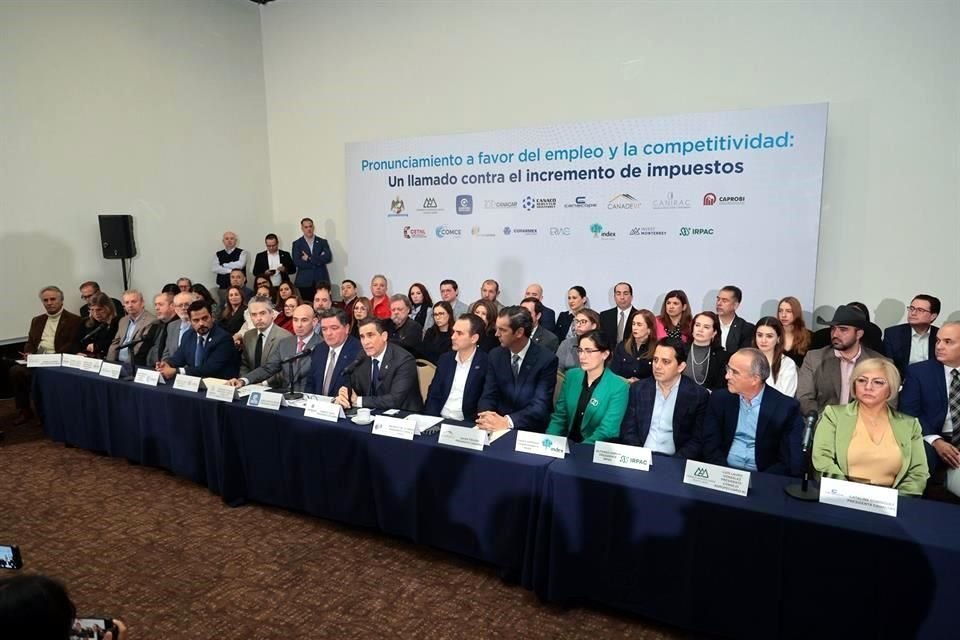 Representantes de al menos 17 cámaras y organismos exigieron en al Gobierno frenar alza a impuestos. 