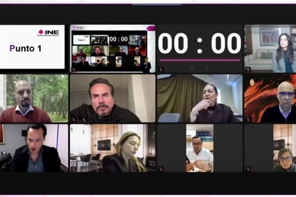 Los consejeros sostuvieron anoche una sesión extraordinaria.