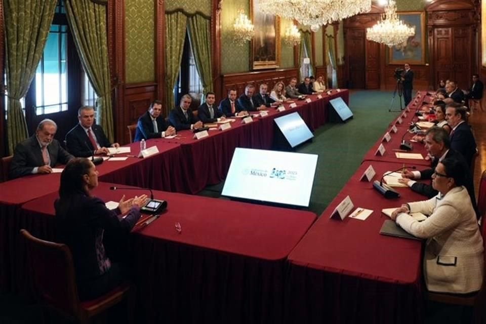 La Presidenta en su reunión de ayer en Palacio Nacional con empresarias y empresarios.