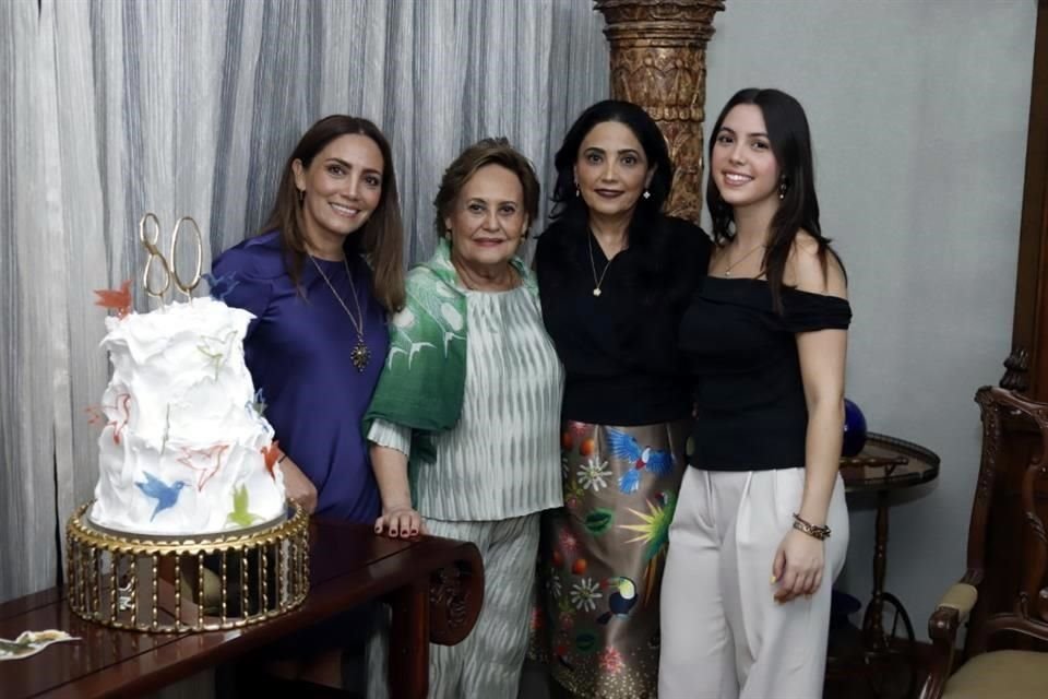 Cristina de Salido, Clemen Guerrero de González, Cecilia González y Cristy Salido