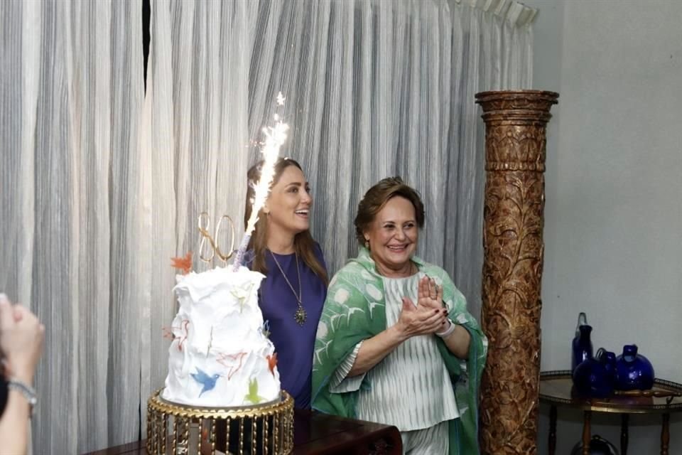 Cristina de Salido y Clemen Guerrero de González