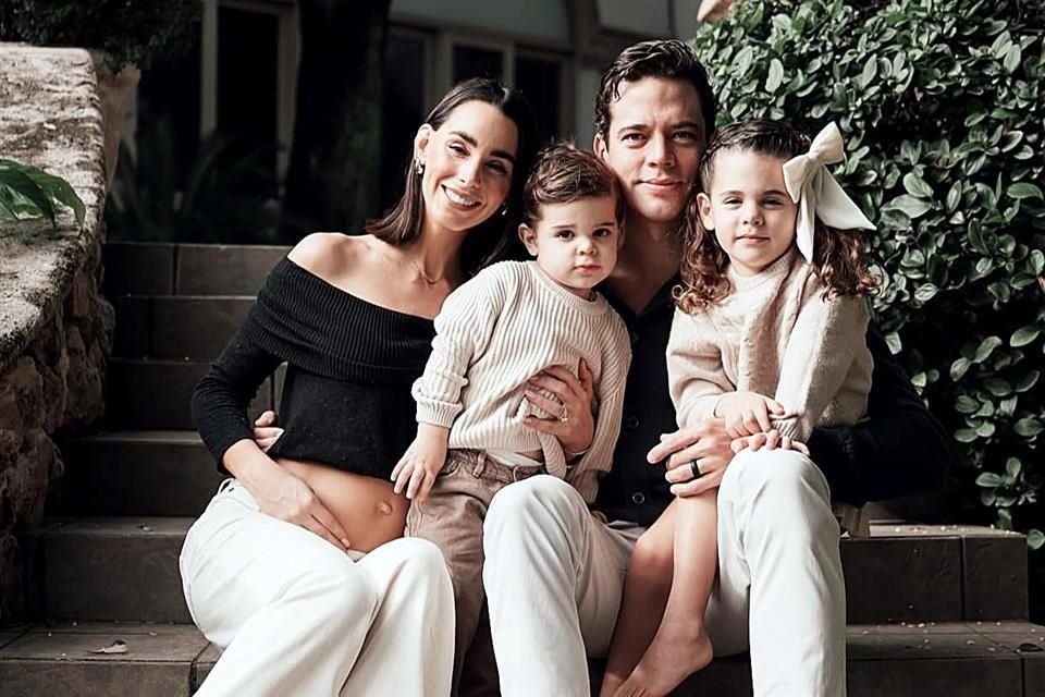 LA PAREJA JUNTO A SUS HIJOS: Roby y No