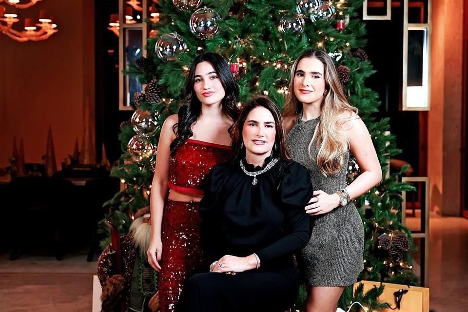 Alejandra Hinojosa de Gutiérrez con Melissa Sigrist y Florencia Hinojosa