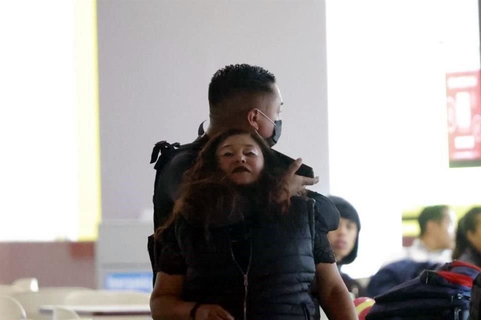 En el simulacro, hombres armados tomaron tres rehenes para evitar una extradición.