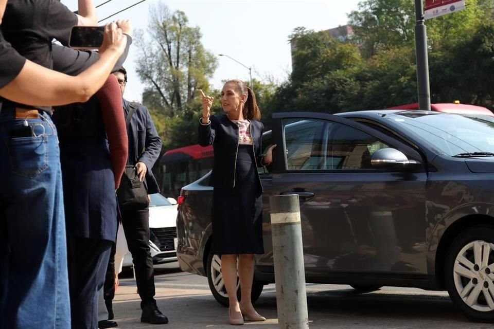 La Presidenta a su llegada al Museo Kaluz.