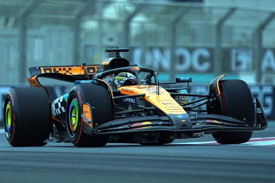 El piloto mexicano Pato O'Ward, de McLaren, durante la primera práctica del Gran Premio de Fórmula Uno de Abu Dhabi.