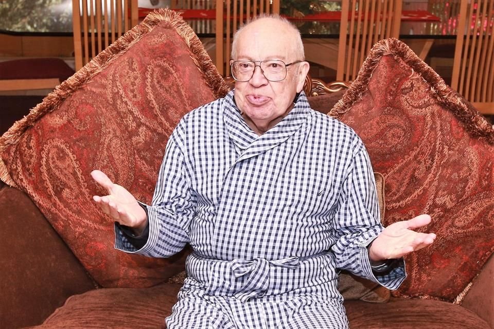 El actor y comediante Eduardo Manzano, figura de Los Polivoces, murió a los 87 años.