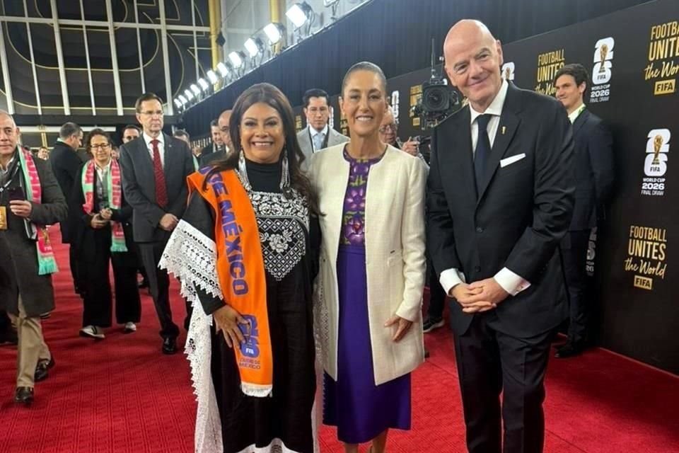 La Presidenta Sheinbaum acudió acompañada de la Jefa de Gobierno de la Ciudad de México.